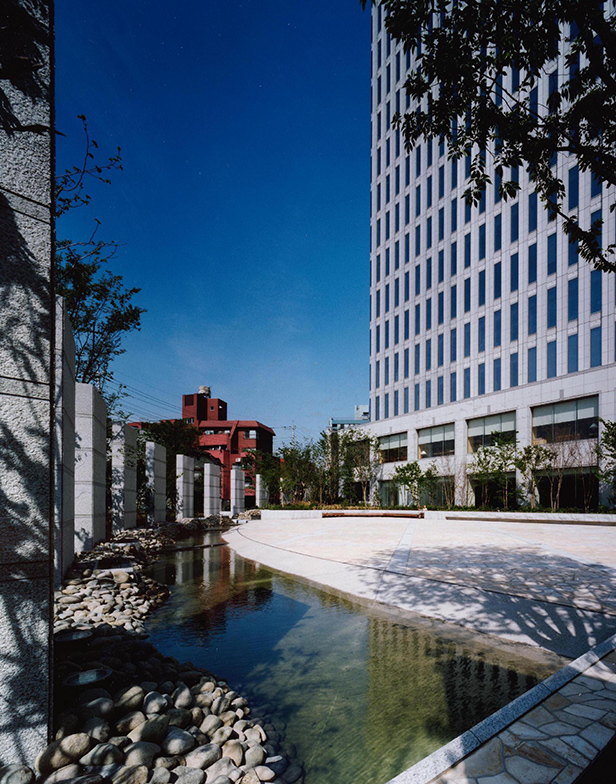 オフィスで働く人をはじめ街を行き交う人にも潤い豊かで上質な環境の提供を目指した各種複合施設